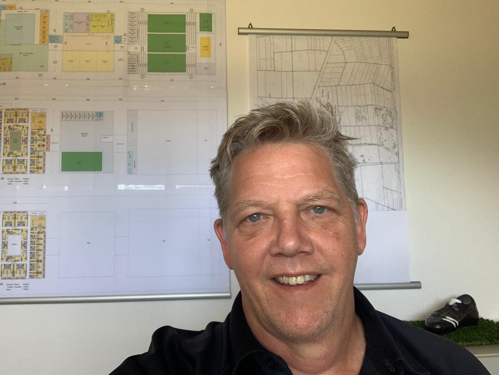Franco Radewaldt in a project environment with technical plans